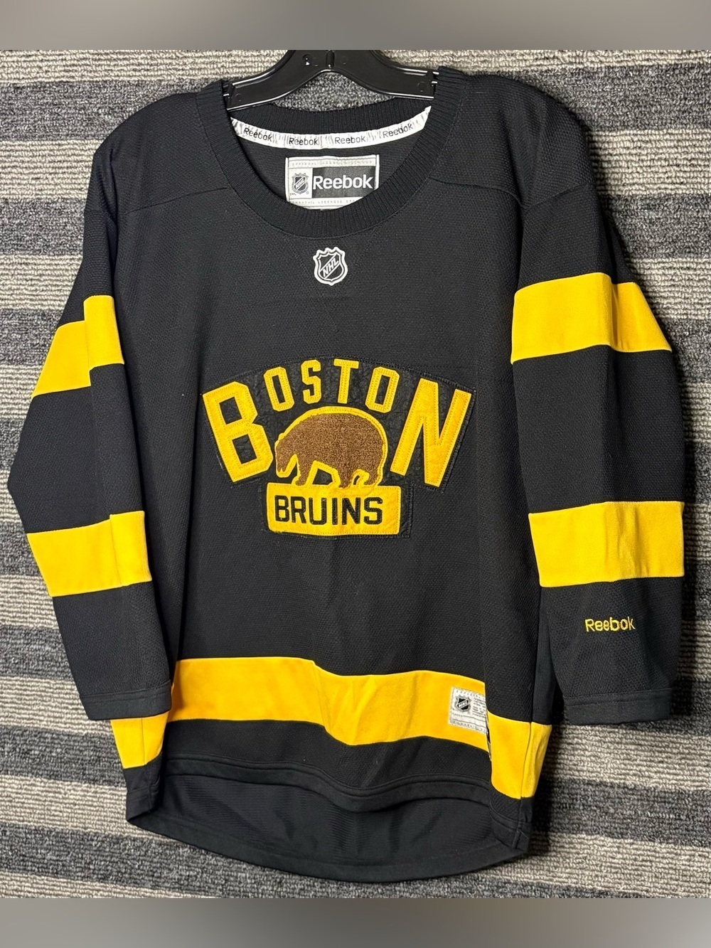 Reebok Boston Bruins 2016 Winter Classic Kids Hockey Jersey Youth L/XL